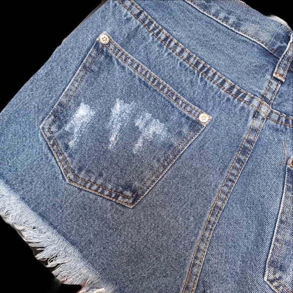 POL Blue Denim Distressed Raw Edge Grommet Shorts - Picture 9 of 15